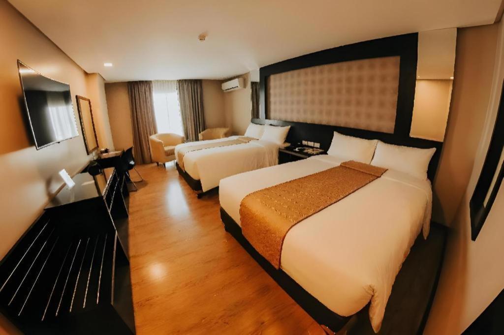 Grand Xing Imperial Hotel Илоило Экстерьер фото