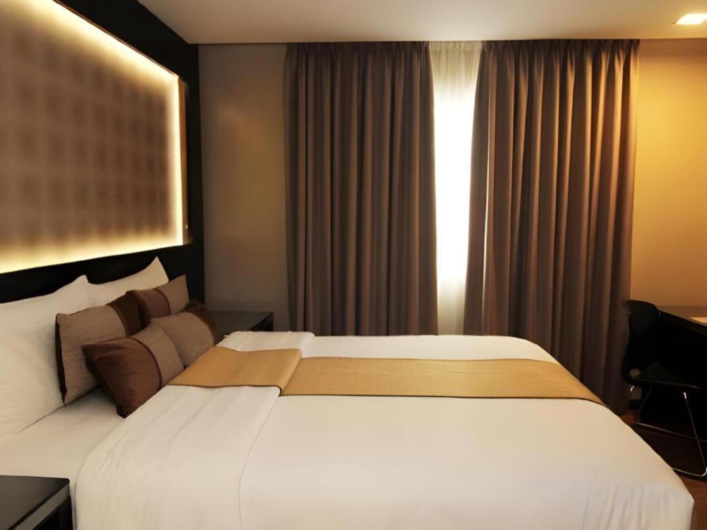 Grand Xing Imperial Hotel Илоило Экстерьер фото