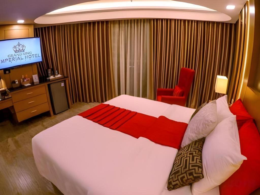 Grand Xing Imperial Hotel Илоило Экстерьер фото