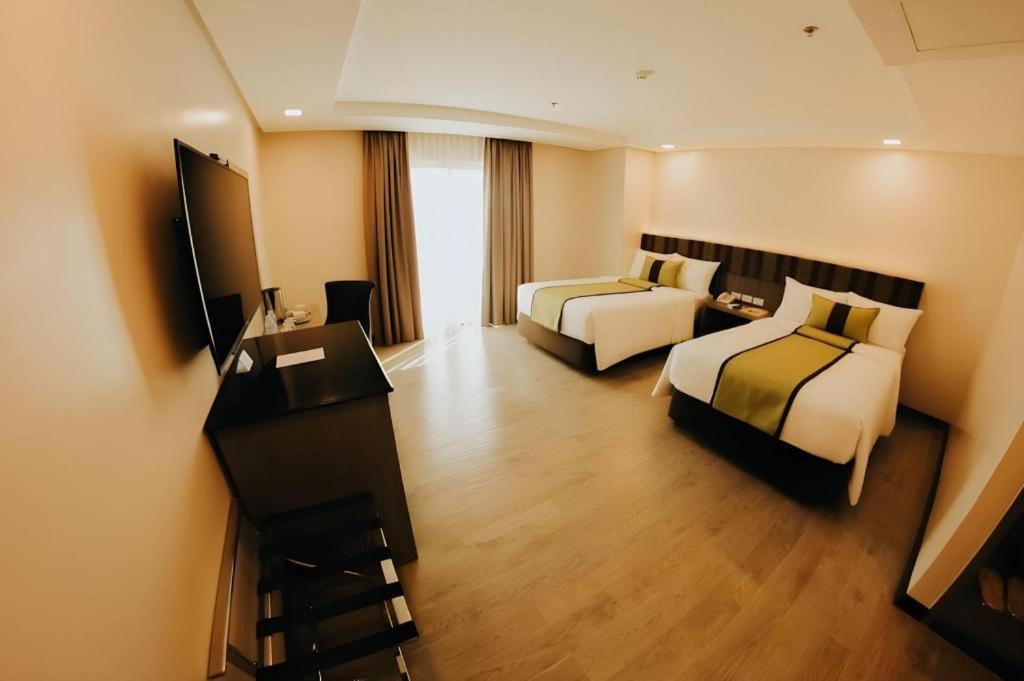 Grand Xing Imperial Hotel Илоило Экстерьер фото