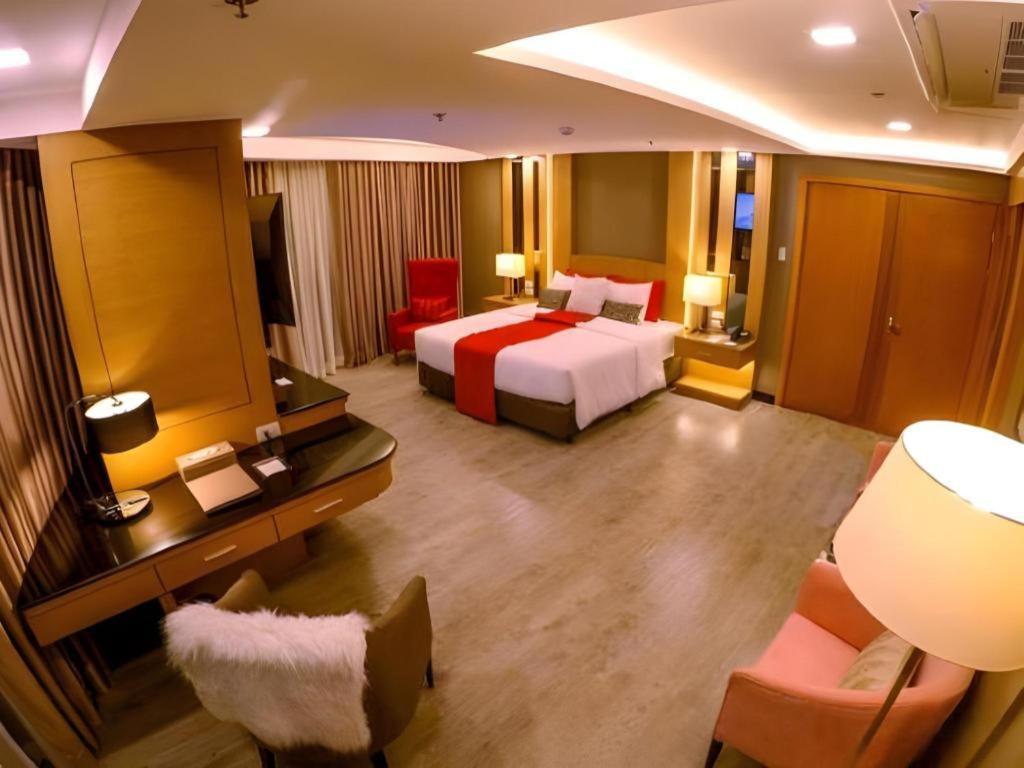 Grand Xing Imperial Hotel Илоило Экстерьер фото